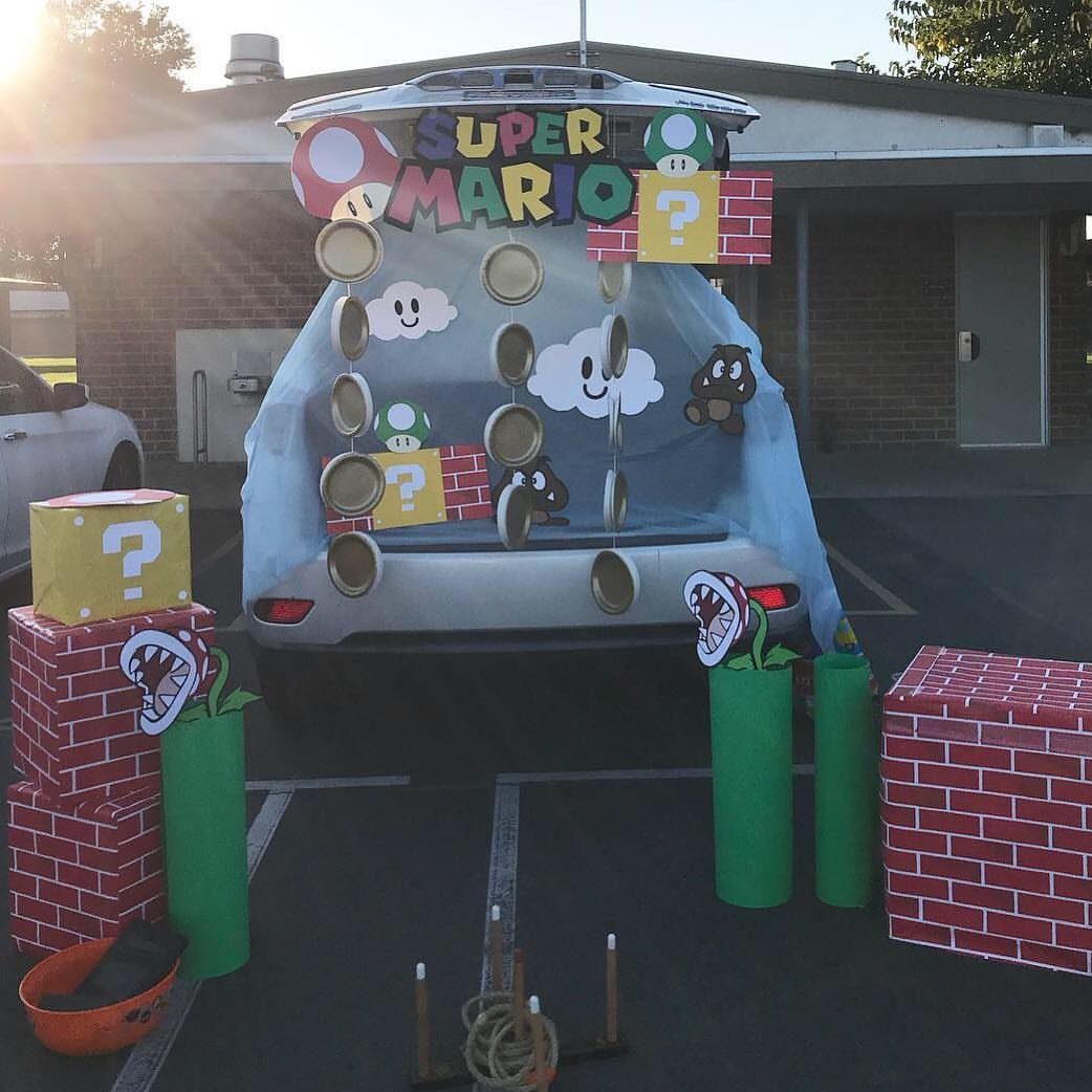 Super Mario themed car trunk decoration with green pipes and question mark blocks.